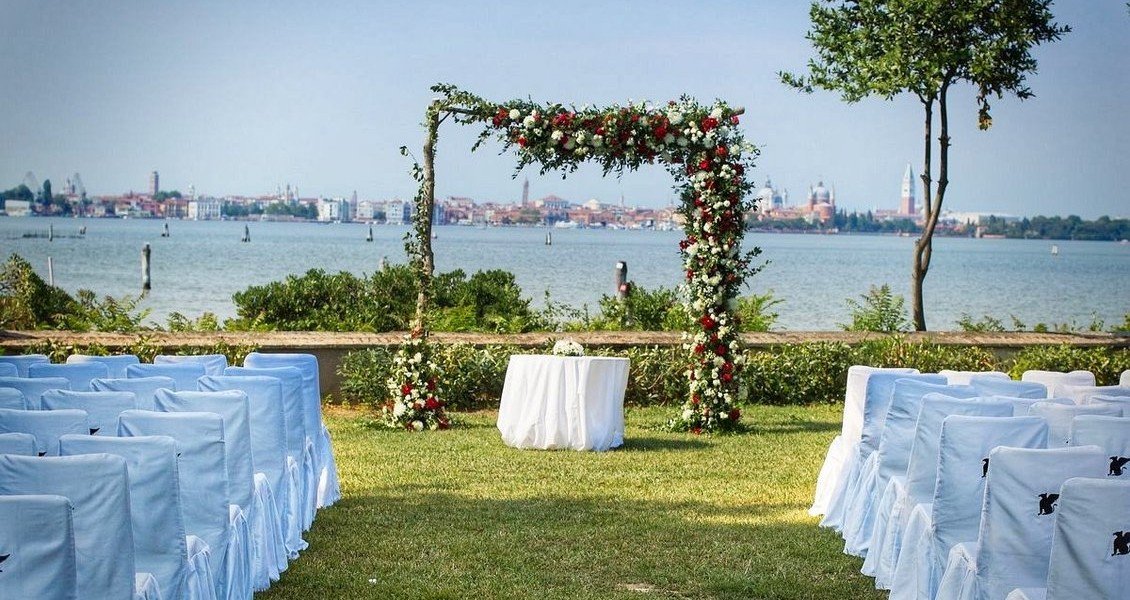 Mariage dans un jardin secret de Venise