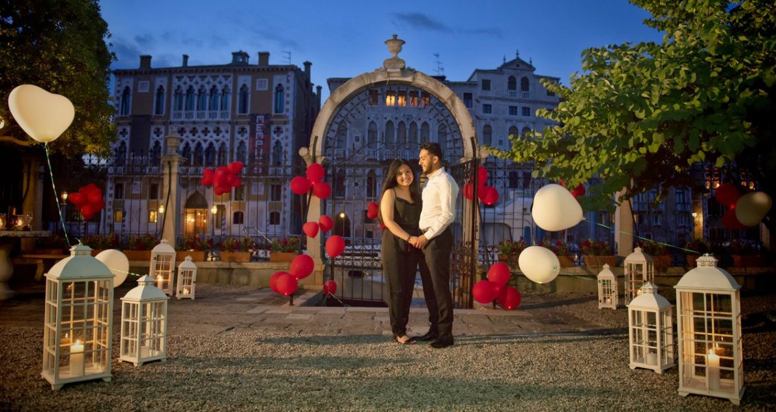 Demande en mariage dans un jardin secret à Venise